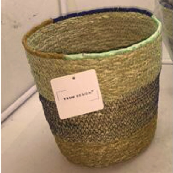 Set of 2 Woven Grass Baskets - Picture 3 of 4